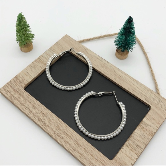 🌵4/25$ Cloie | Silver Color Hoops Pearls Earrings - Picture 2 of 5